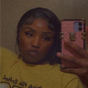 Meet your Posher, Janyia